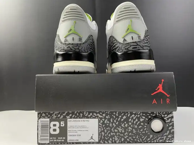 3 136064-006 Chlorophyll Air Retro Jordan 0601